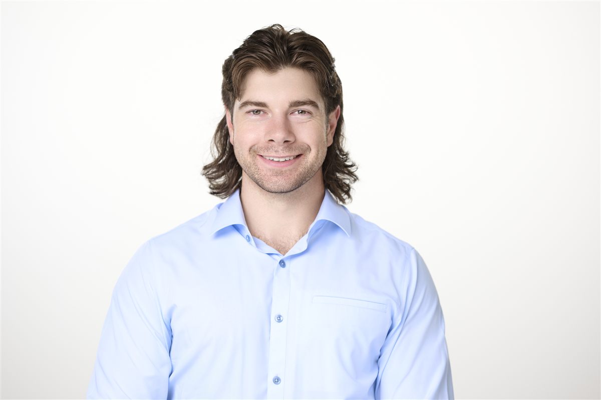 Adriano “Bruce” Serviziati, Registered Psychotherapist (Qualifying) and Canadian Certified Counsellor, smiling in a light blue shirt